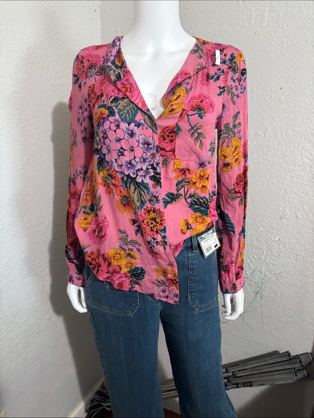 Anthropologie Pink Floral V-Neck Button Blouse - Picture 8 of 12